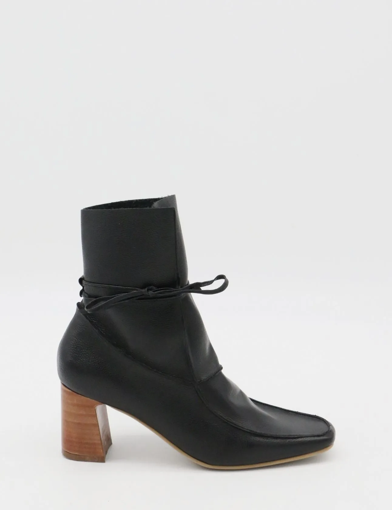 Awakening ankle boots in black leather laces womens shoes