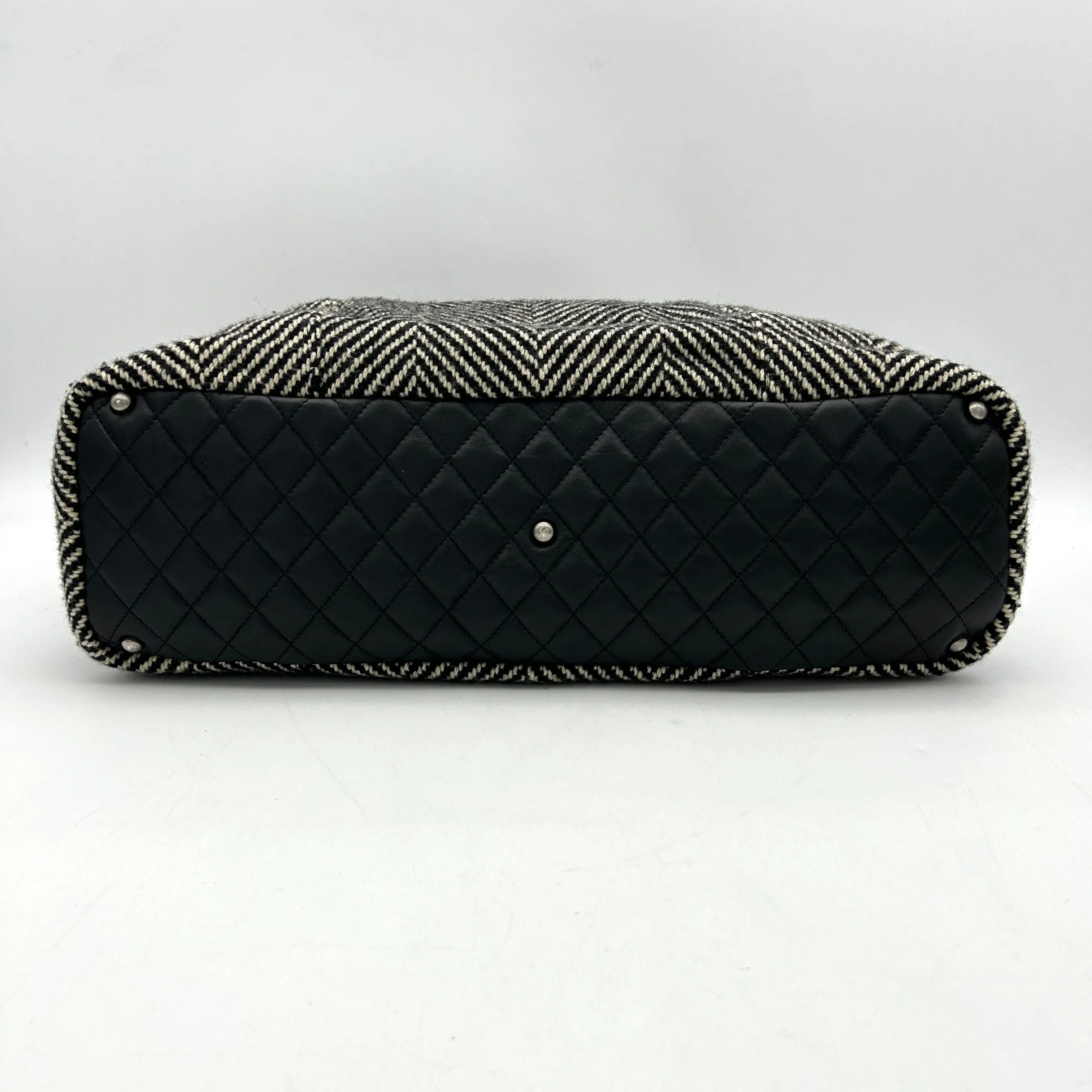 CHANEL Wool Calfskin CC Chevron All Day Long Boston Black White ITAVO2T77FXD