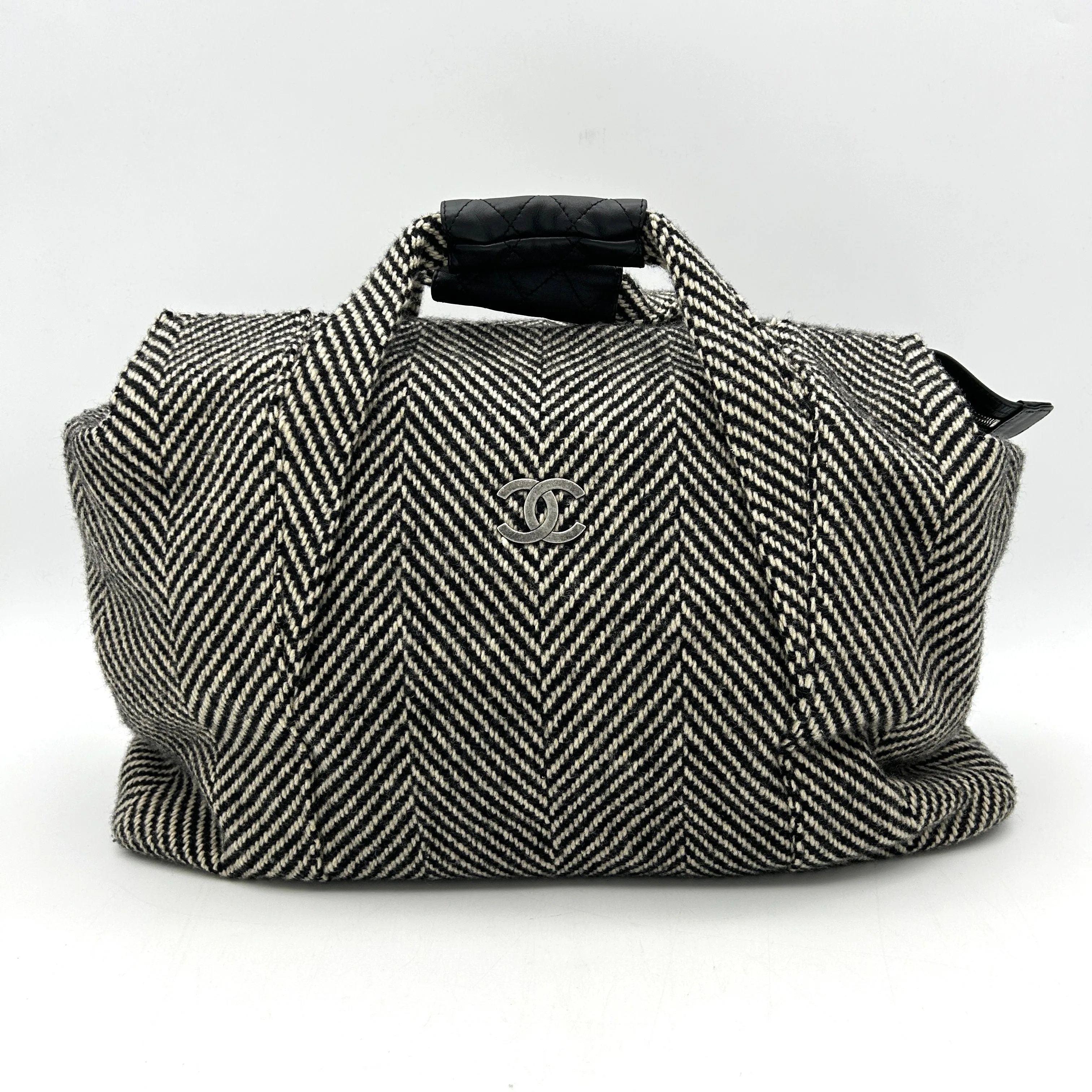 CHANEL Wool Calfskin CC Chevron All Day Long Boston Black White ITAVO2T77FXD